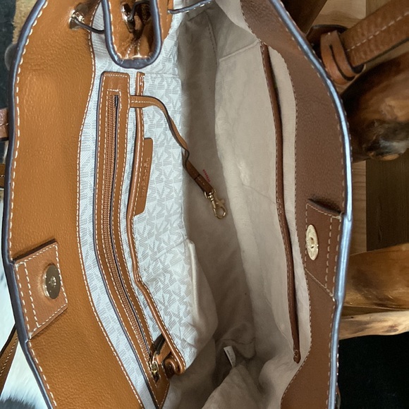 Michael Kors handbag - Picture 3 of 5